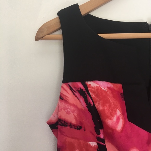 EUC✨ Sleeveless sheath print | round split neck - Picture 6 of 8